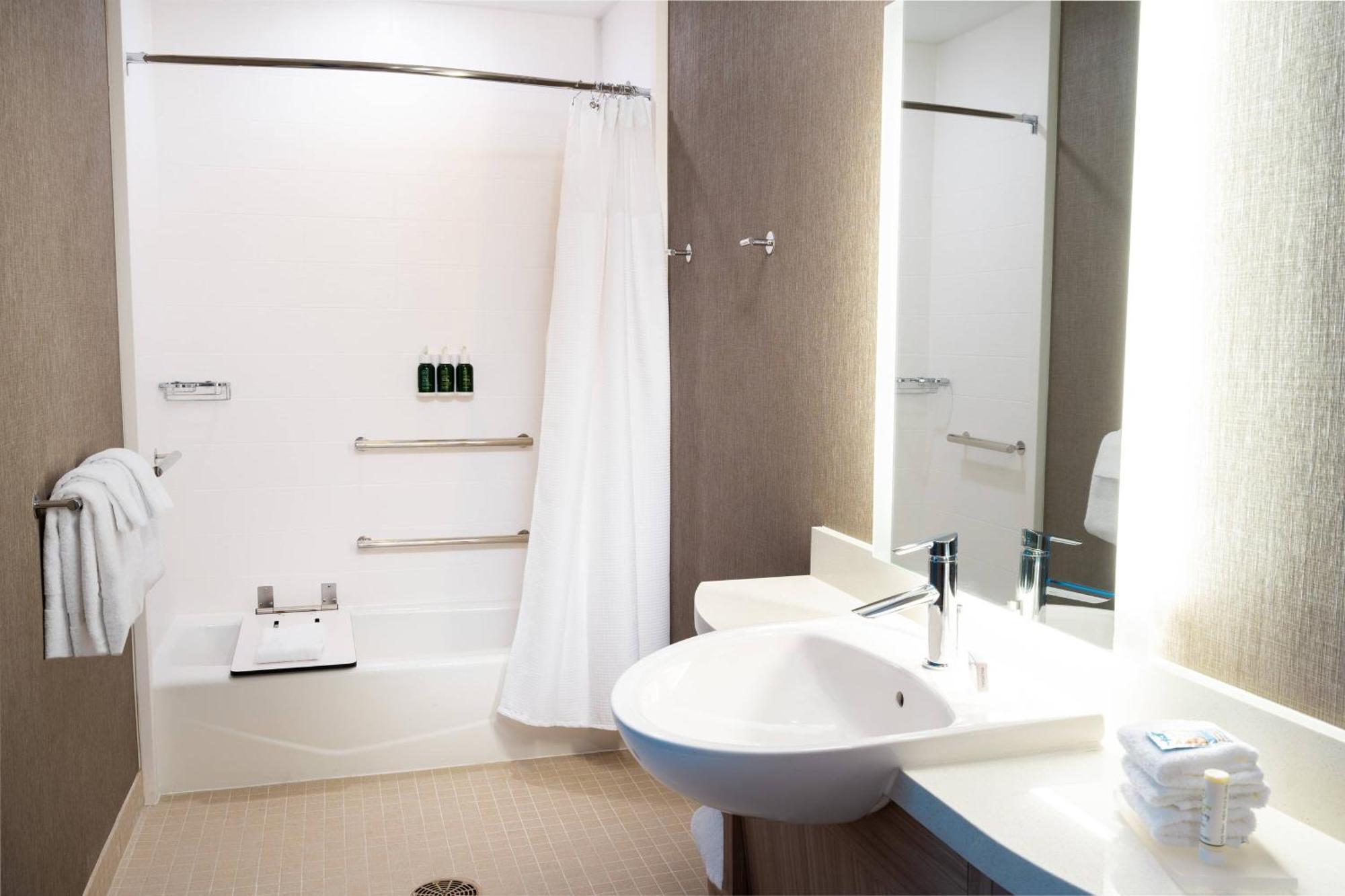 Springhill Airport Hotel 3*