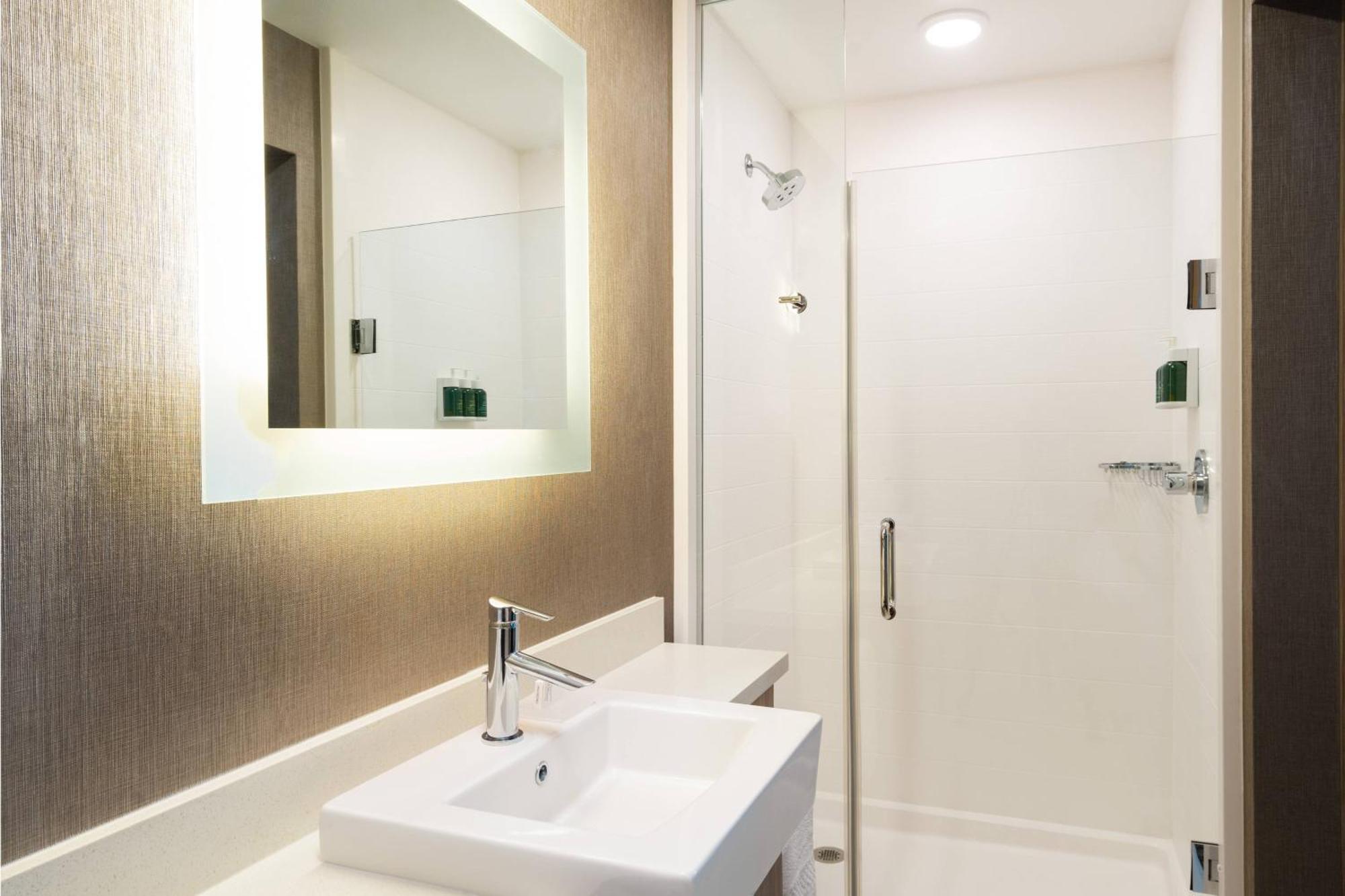 Springhill Airport Hotel 3*